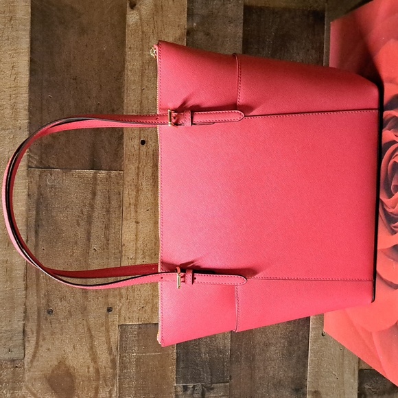 Michael Kors Jet Set Tote - Picture 4 of 7